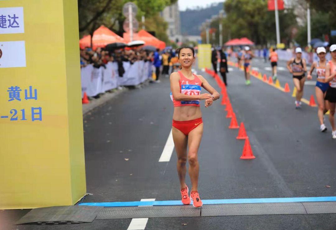 Countrywide walk tounament fires a shot to surpass! In pairs of rainbow of first days of Yang Jiayu Liu breaks world record, wang Kai China breaks countrywide record