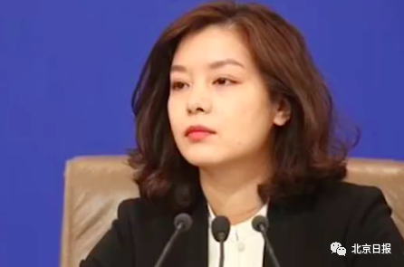 中美高层战略对话上女翻译张京小细节火了！美