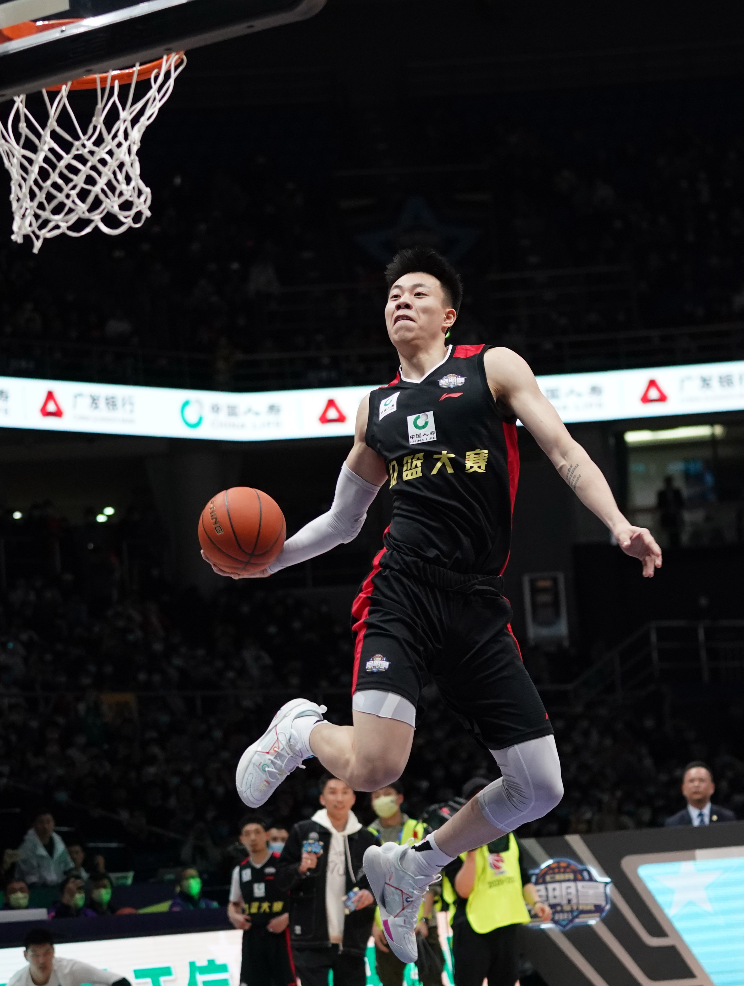 Basketball -- contest of CBA complete star: Zhang Zhenlin wins championship of the contest that buckle basket