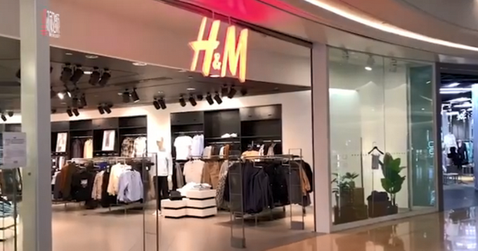 记者探访H&M实体店，店员：我们也爱国，希望明天就关门