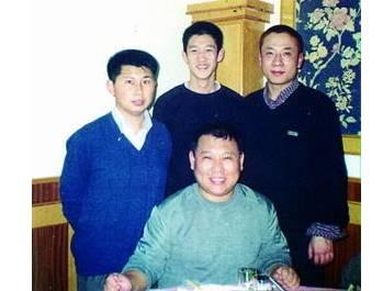 侯耀华“经纪人”讽刺郭德纲：6年没为师傅侯耀