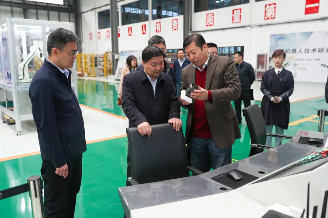 市工信局党组副书记、副局长吕春明到天桥区调研