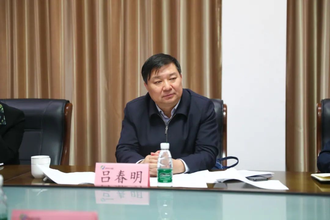 市工信局党组副书记、副局长吕春明到天桥区调研