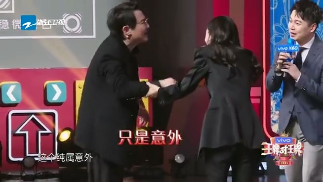 Shen Teng chases after netizen of trip of the accident when Angelababy: Feel distressed comical