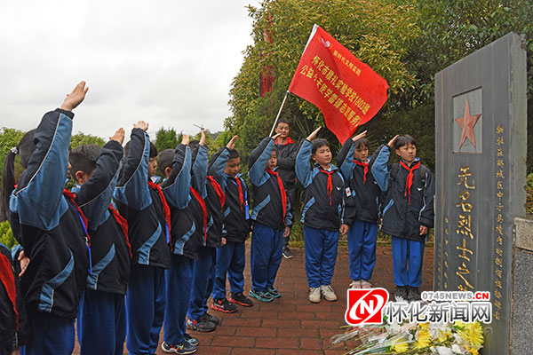 学习百年党史 缅怀革命先烈 怀化各界自发祭扫烈士陵园