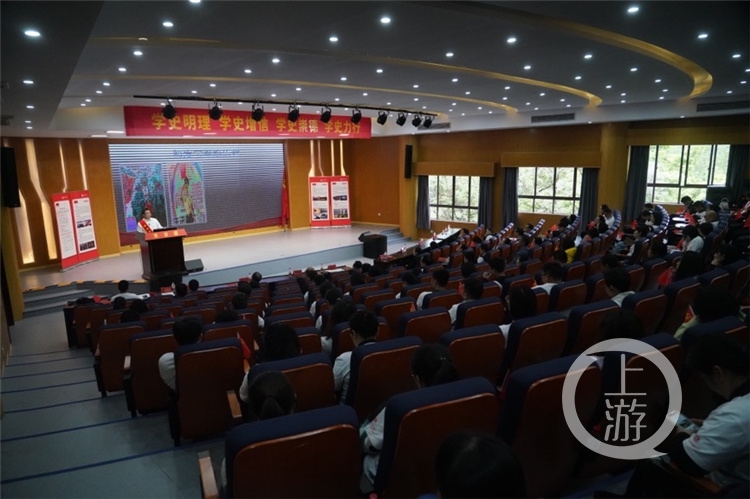 Promote the gas of the hero of party history to listen to Qi Fabao's comrade-in-arms to relate heroic story