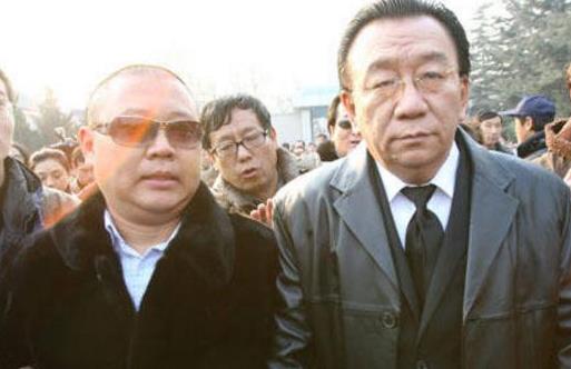 侯耀华“经纪人”讽刺郭德纲：6年没为师傅侯耀