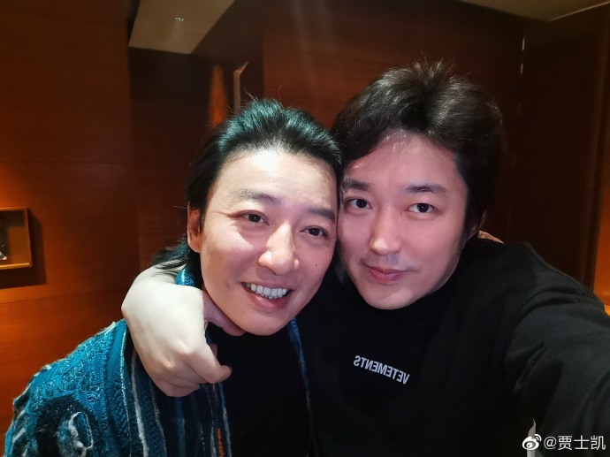 Gu Shikai is basked in with group photo of Jing Tian Zhang Binbin 3 people are happy than Ye