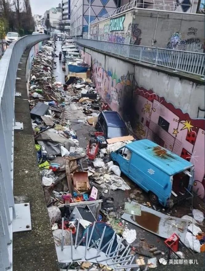 巴黎街上臭气弥漫垃圾堆积成山，市民怒骂市长：把巴黎搞成了垃圾堆