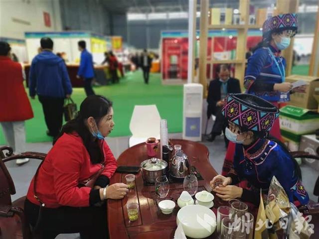 全国茶叶全域有机示范县鹤峰亮相健博会，楚商联合会现场认领万亩茶园