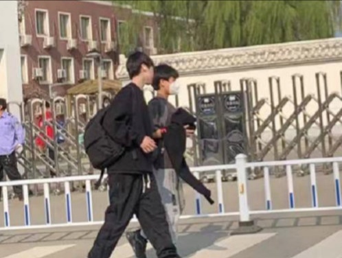 13歲天天近照，與同學對比身高優越，長相成熟變化大到認不出