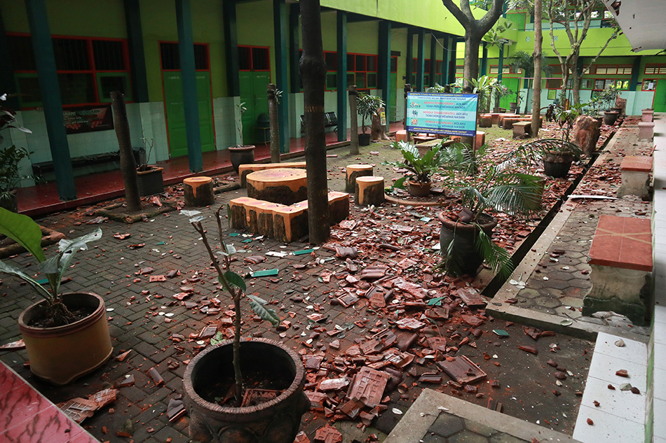 早安·世界｜印尼东爪哇地震已造成6人死亡1人重伤