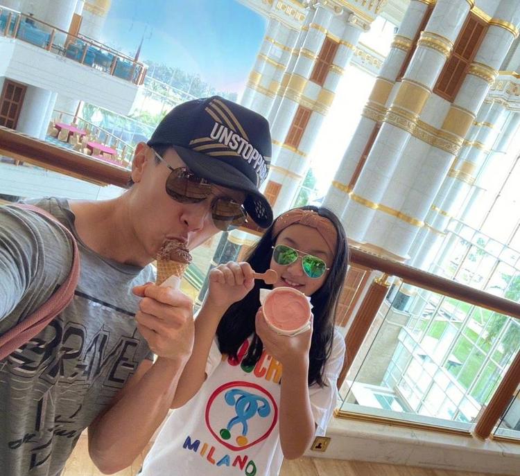 吳尊帶女兒NeiNei遊玩畫面溫馨有愛