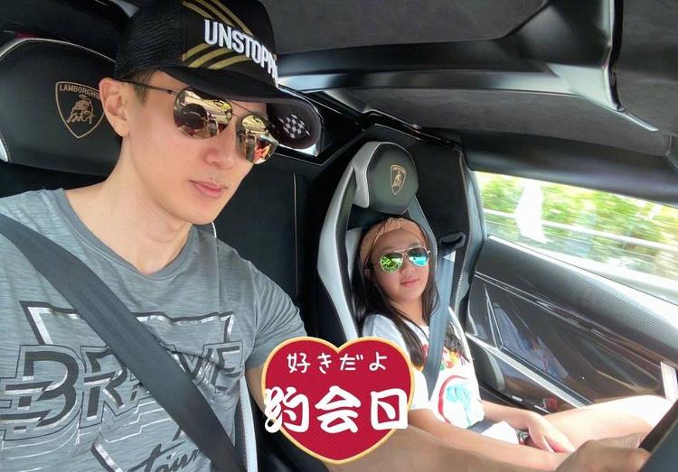 吳尊帶女兒NeiNei遊玩畫面溫馨有愛