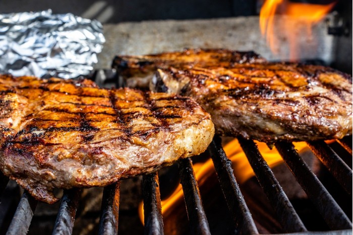 研究发现摄入过多红肉和加工肉类会导致心脏功能变差