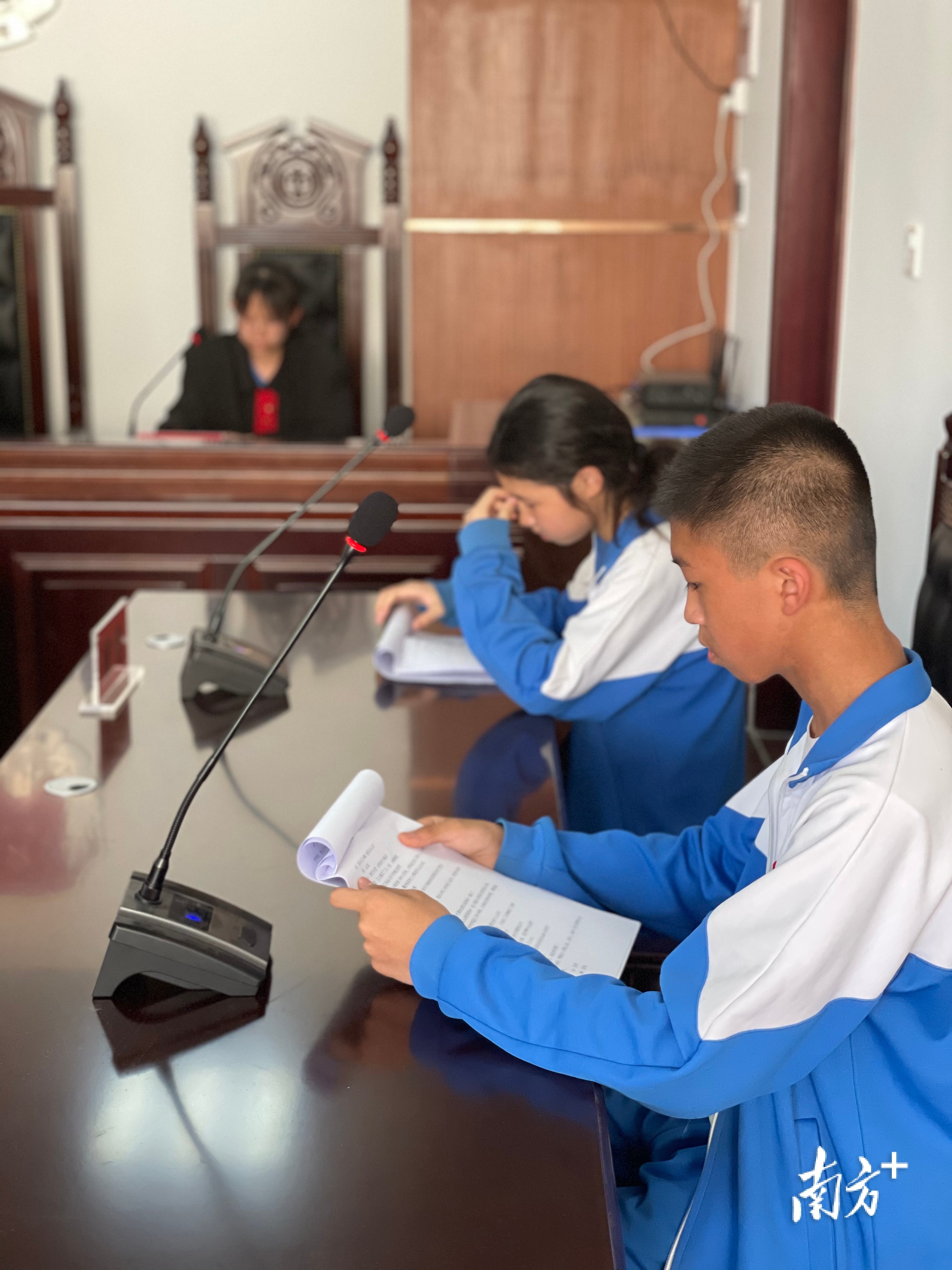 禁毒模拟法庭！学生化身法官判案，普法又学法