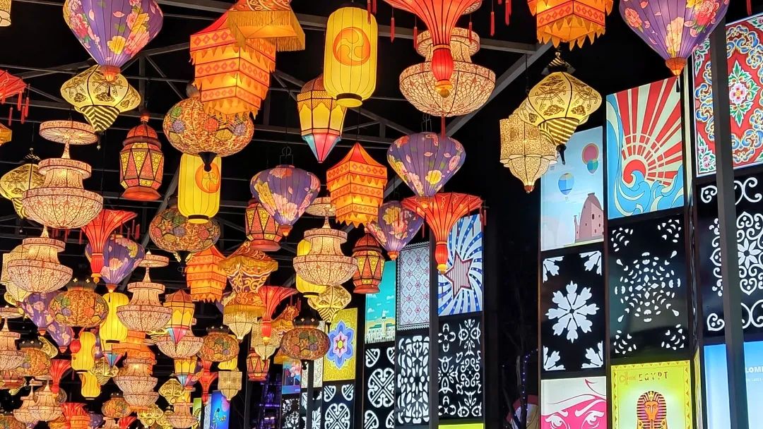 观灯、看恐龙、赏花摘果，“五一”来自贡狂欢吧！