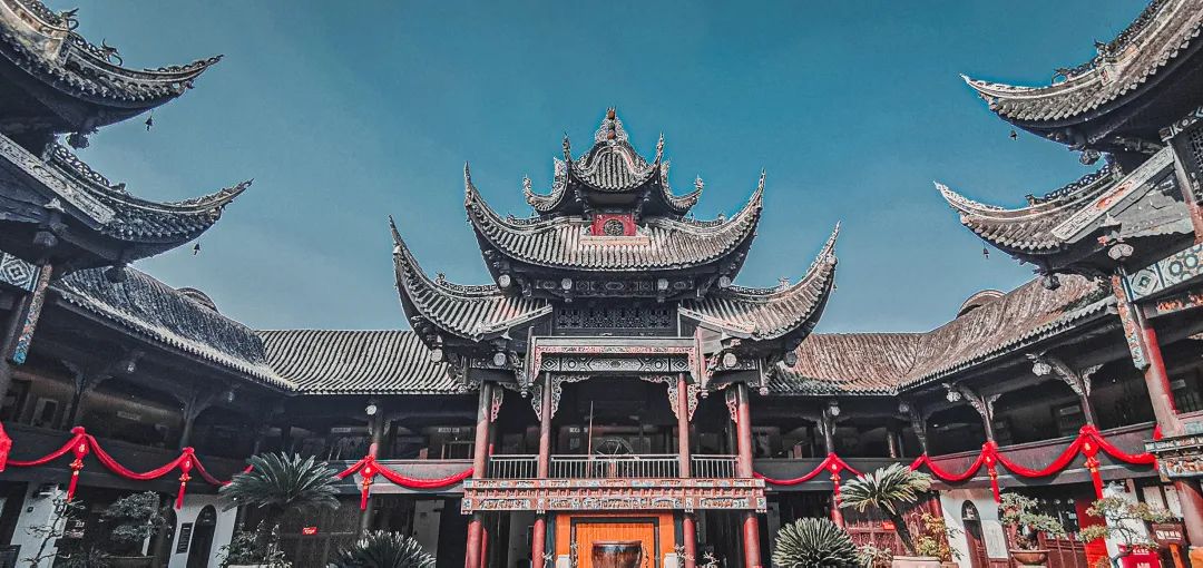 观灯、看恐龙、赏花摘果，“五一”来自贡狂欢吧！