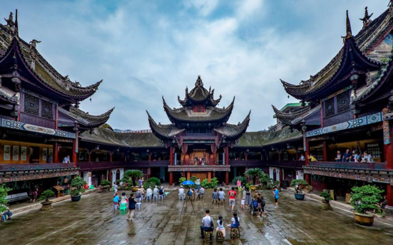 观灯、看恐龙、赏花摘果，“五一”来自贡狂欢吧！