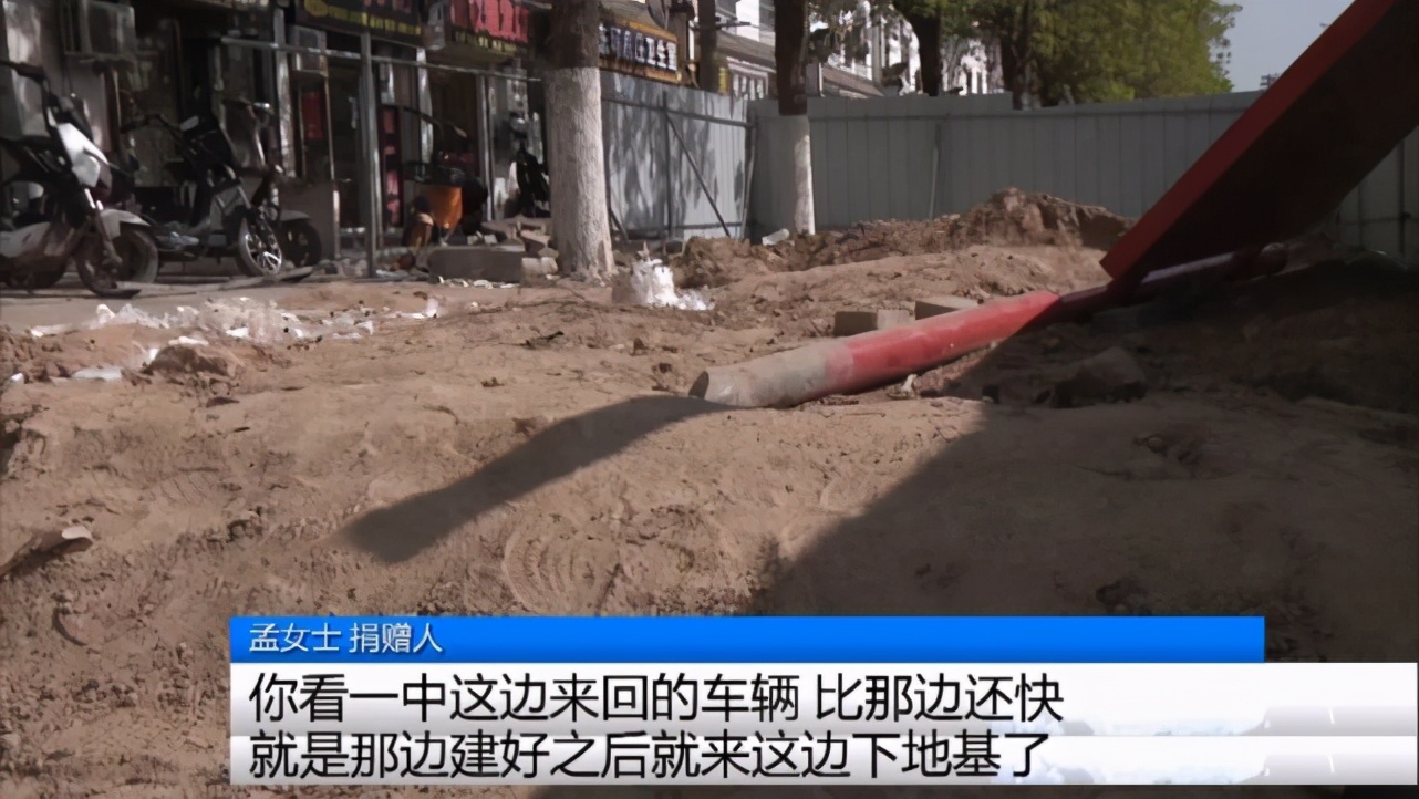 為了孩子上學(xué)安全，家長(zhǎng)自費(fèi)百萬(wàn)建天橋：沒告訴孩子，怕孩子飄