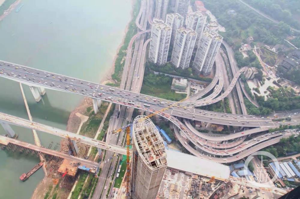 重庆首个400米高楼又一黑科技曝光 顶级幕墙助阵 嘉陵江上最美倒影可期