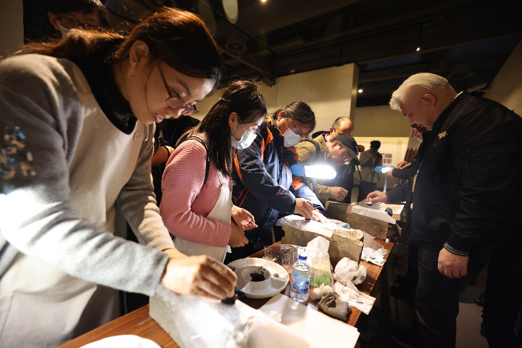 在“中国印文化大展”上，体验传统金石文化