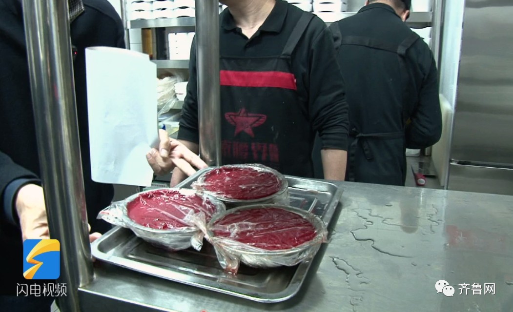 鲜鸭血“鲜”为人知的秘密续：市场监管部门突击检查涉事火锅店