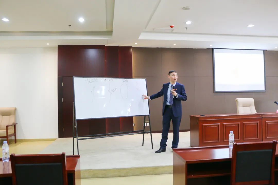 济南新材料产业园区举办公务礼仪专题培训