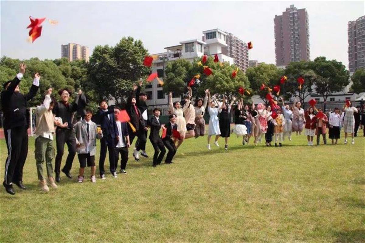 武漢市建港中學(xué)怎么樣?雙擎并驅(qū)發(fā)展(圖3)