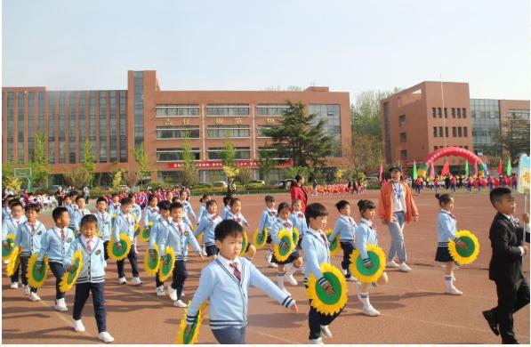 招远市实验小学怎么样?迎来春季运动会(图14)