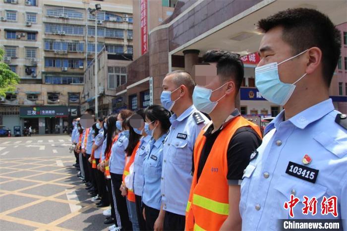四川内江警方：破获一网贷诈骗犯罪集团 涉案金额高达十亿元