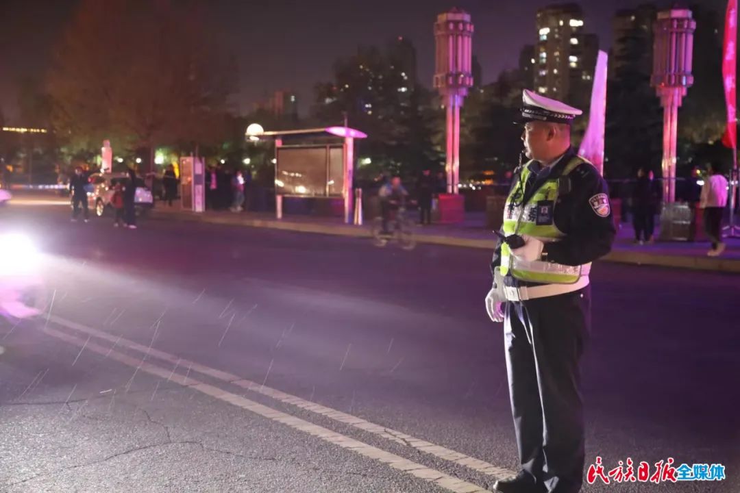 民族日报：临夏市公安局全警出动保节会