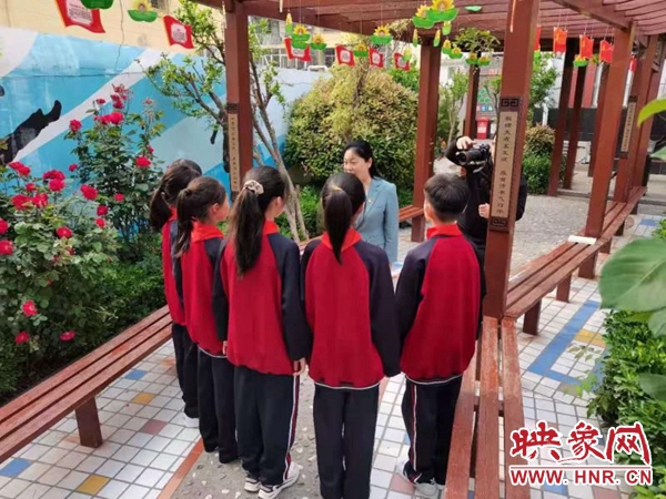 新乡市红旗区向阳小学怎么样?主题党日活动(图1)