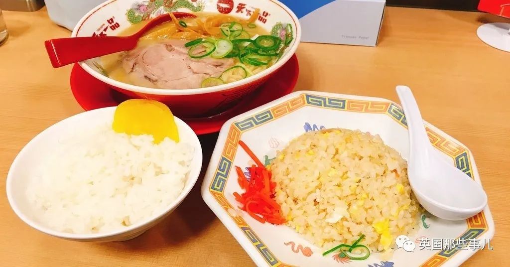 日本官方推荐白粥盖浇饭，霓虹的米饭盛宴，彻底让人看懵了