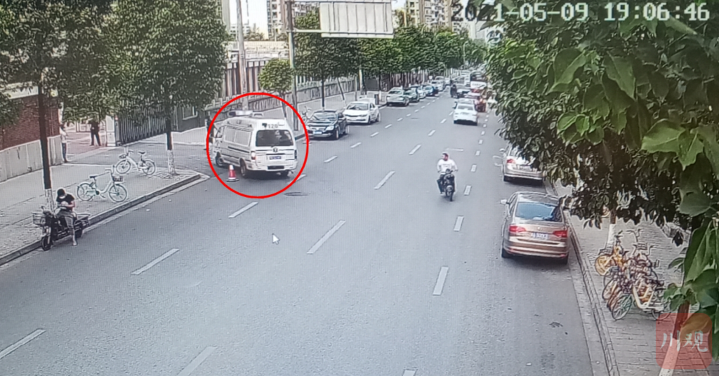 監(jiān)控視頻公開！深度還原成都49中學(xué)生墜亡事件