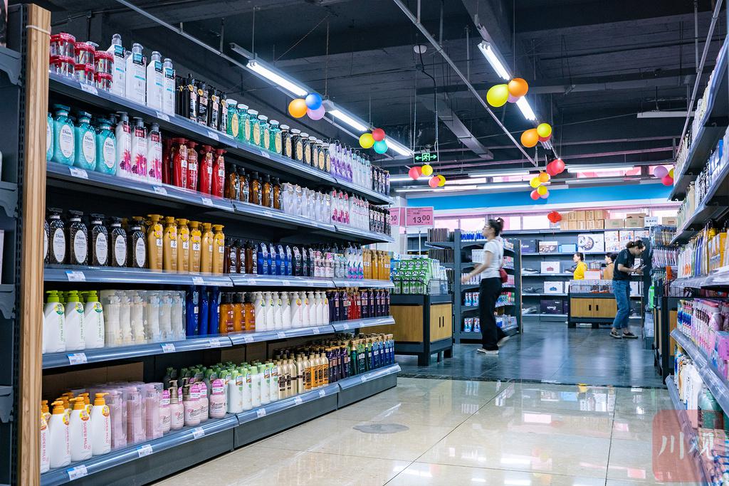 探店｜内江“小义乌”今日开业 在这里可买国内外近3万种商品