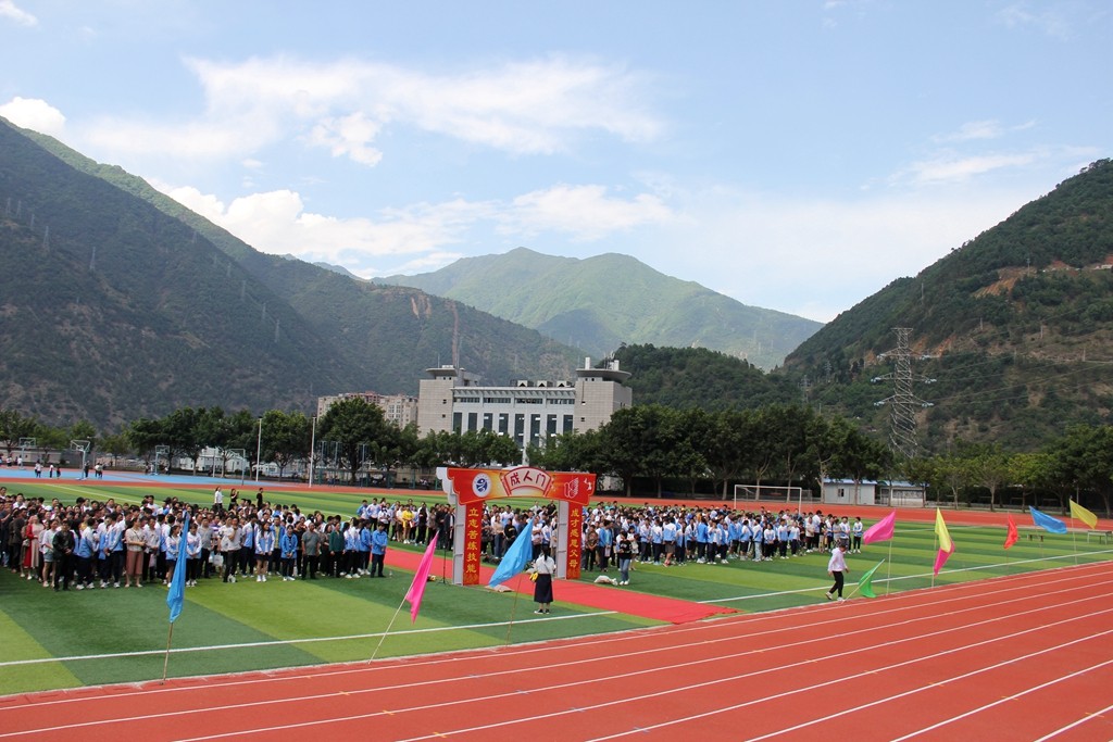 四川省石棉县中学举行高三成人礼仪式(图2)