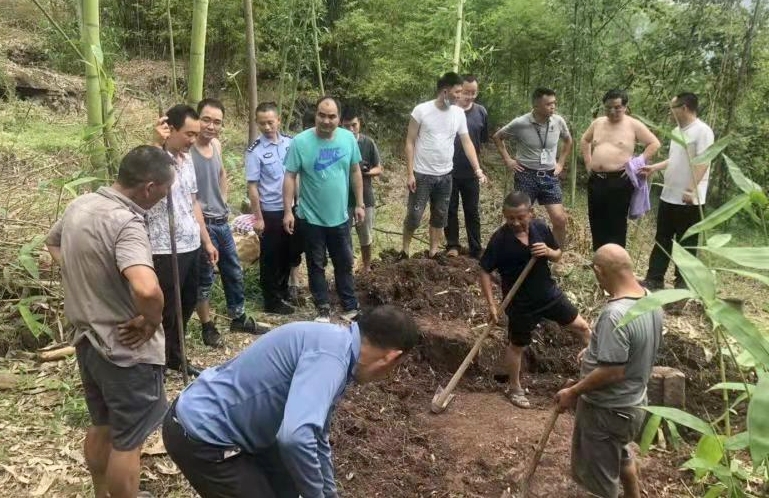 尘封近10年！四川马边两男子杀人弃尸于空墓 区别被判死刑和死缓