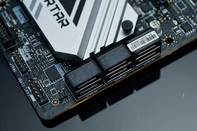 能带i9的MATX小板：微星B560M迫击炮WIFI
