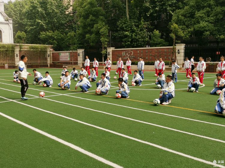 双峰小学庾亮校区术科双峰杯比赛活动(图1)