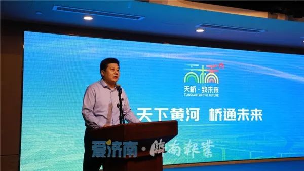 市级老同志参观考察天桥区重点项目