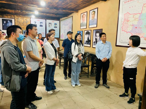 鄭州科技學院圖書館組織黨員赴豫西抗日根據地紀念館開展黨史學習教育