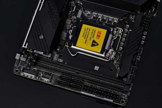 暴躁小正太，微星MEG Z590I UNIFY初上手