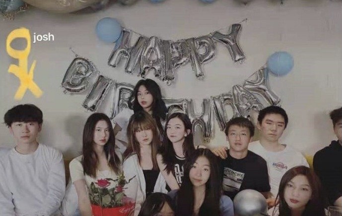 李嫣開派對慶15歲生日，穿吊帶化濃妝，顏值逆襲美到認不出