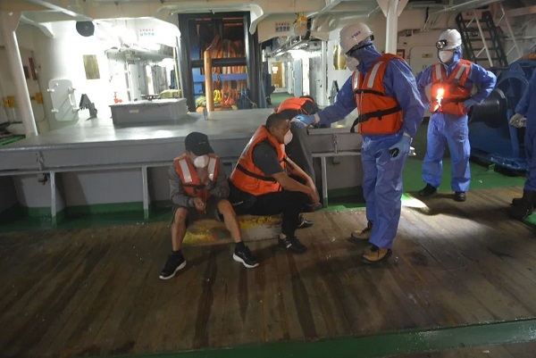 福建海事部门深夜紧急救援 遇险海钓船上3人全部获救