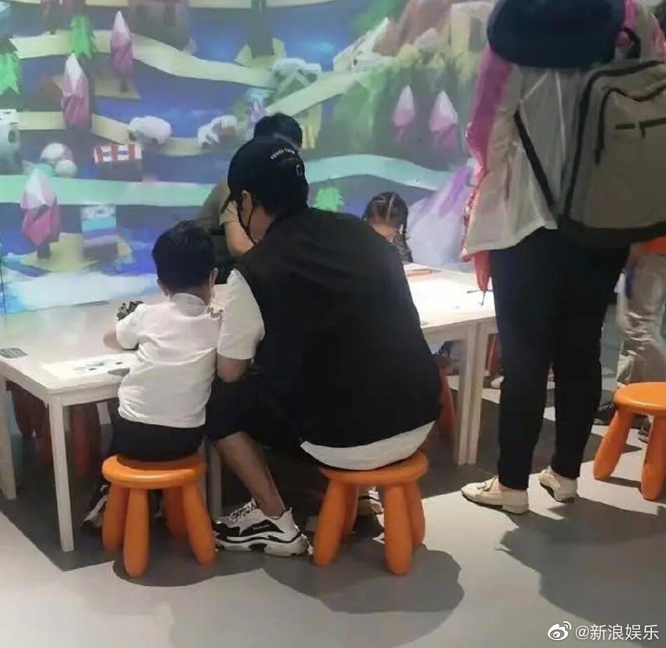 陈思诚离婚后首次公开提佟丽娅，称呼十分亲昵，赞其在新片中演技好