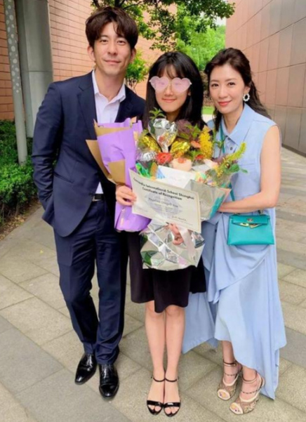 贾静雯15岁女儿遭威胁，网友称要传播其暴露图片，污言秽语惹众怒
