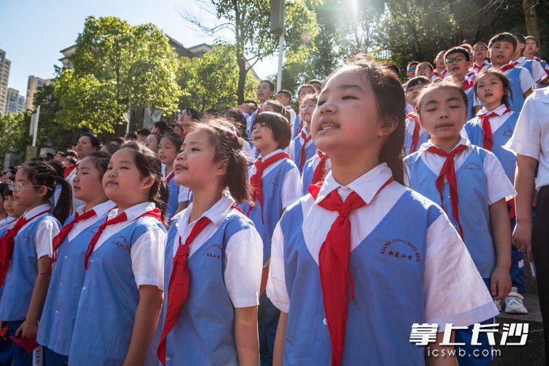 长沙县湘龙小学怎么样?来了场超燃快闪(图2)