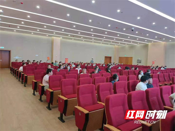常德市财政事务中心成功公开拍卖两艘涉案挖沙船