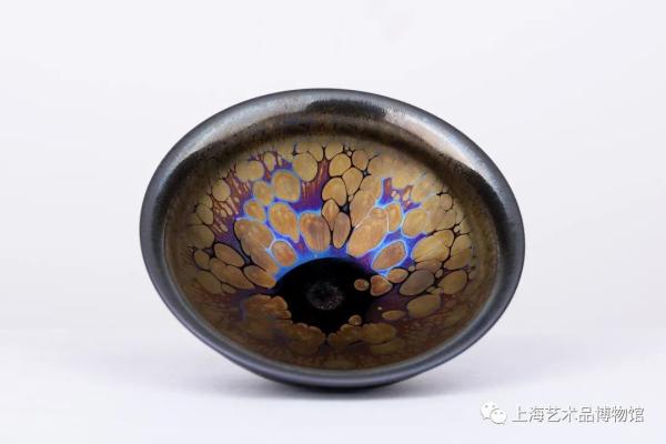 这场展览，汇集24个国家的精美艺术品，向市民免费展出